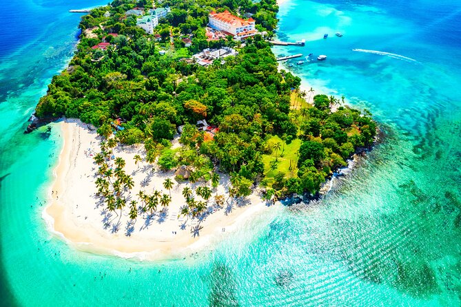Samana: Bacardi Island and El Limon Waterfall - Cayo Levantado (Bacardi Island): beach time with an included lounge and a built-in lunch