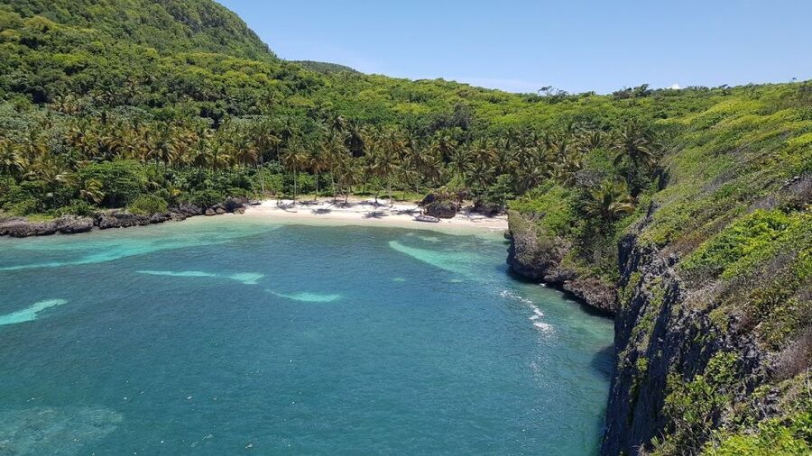 Samana: Fronton & Madame Beach tour Las Galeras - Playa Frontón: cliffs, clear water, and real snorkeling time