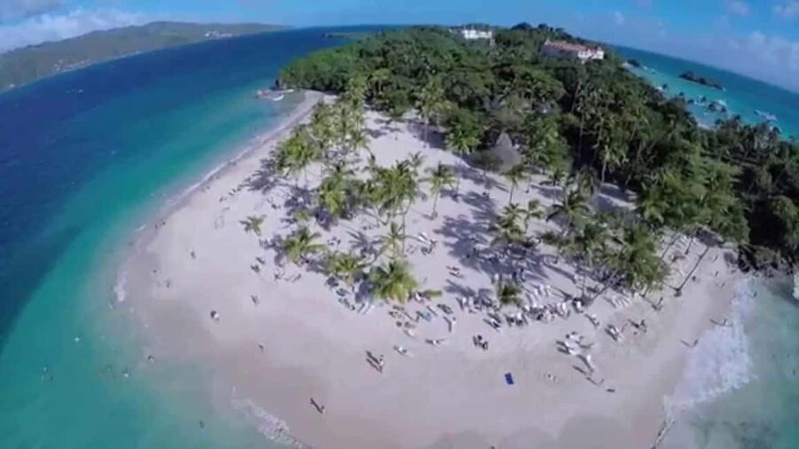 Samanà Whale Watching and Bacardi Island Tour From Bayahibe - Motomaran whale search: what you’re really going for in Samaná