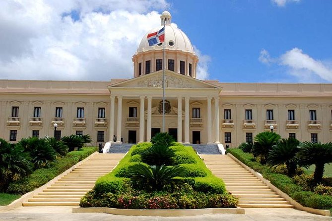 Santo Domingo City - Full Day All Inclusive Tour - Palacio de Colón and the Columbus Beacon: big monuments, bigger context