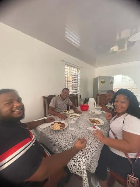 Santo Domingo: City Life Food & Transportation Tour - A typical house visit: seeing how daily life is arranged