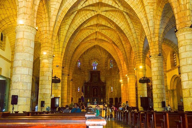 Santo Domingo City Tour From Punta Cana With Pick Up - Colon Palace and the presidential-house style city moments