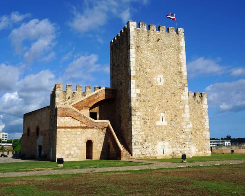 Santo Domingo: Colonial Zone Tour with tasting - Catedral Primada de América: seeing the first cathedral in the Americas in context