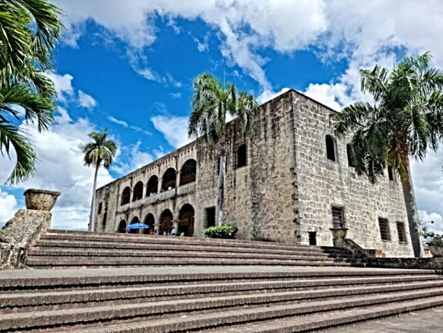Santo Domingo: Colonial Zone Walking Tour with Tastings - Walking the Colonial Zone with tastings that actually make sense