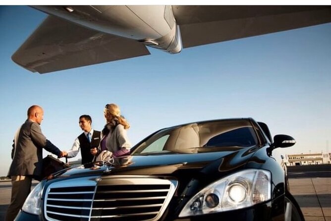 Santo Domingo Elite Transport: Premier and Stylish Car Services. - The ride experience: bottled water, WiFi, and “just drive”
