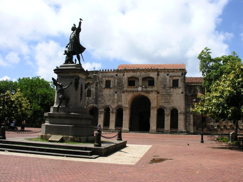 Santo Domingo: Historical City Tour - Alcázar de Colón: One More Photo Moment, But It’s the Right Kind