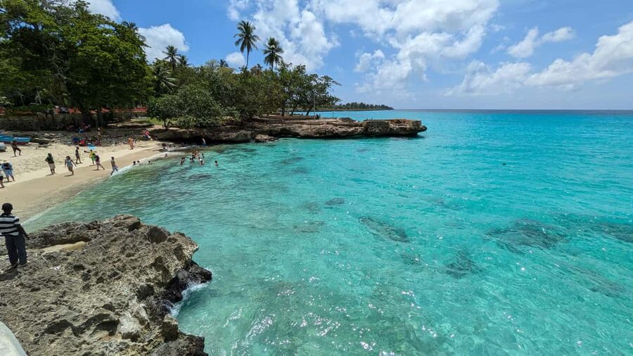 Santo Domingo: Los Tres Ojos, Boca Chica & More - La Caleta and a local beach: swimming time and where to jump (if you want)