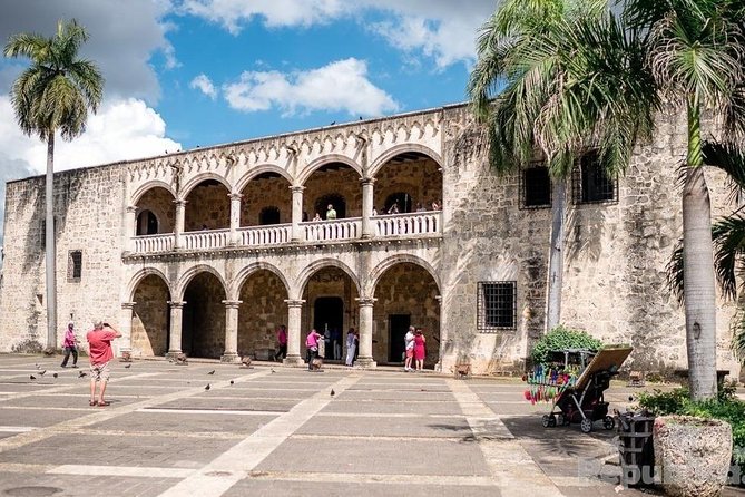 Santo Domingo Sightseeing Tour - Catedral Primada + Fortaleza Ozama: Cathedral Grandeur Meets Spanish Fort Power