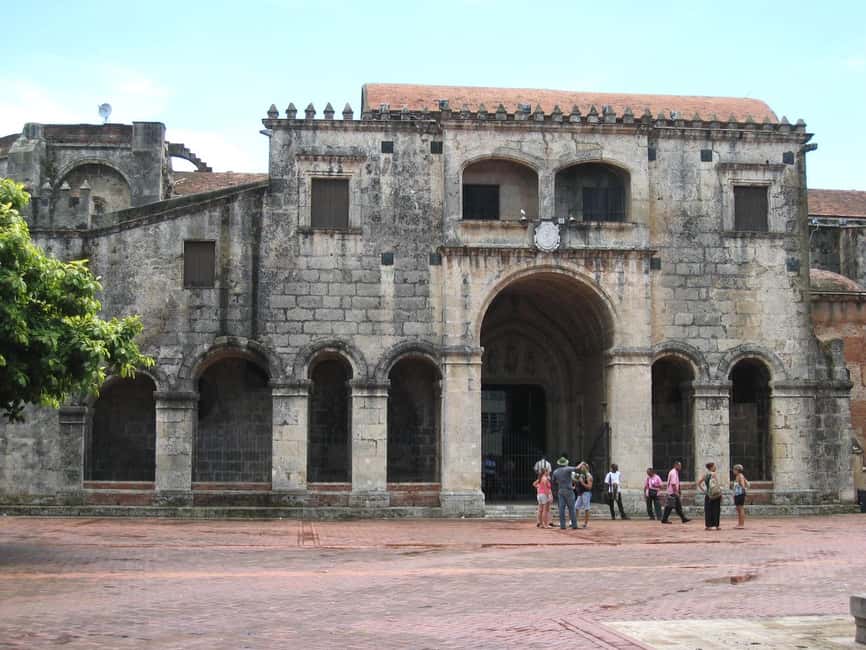 Santo Domingo Tour with caves from Punta Cana - Shopping stop for souvenirs: good for gifts, not a long detour