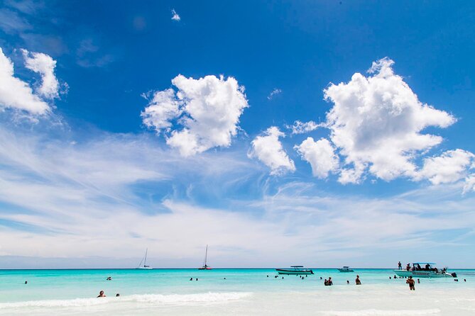 Saona Catamaran Cruise with Lunch and Natural Swimming Pool - Saona Island lunch at 1:30 p.m.: beach paradise with some trade-offs