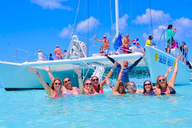 Saona Catamaran Cruise with Lunch and Natural Swimming Pool - Catamaran cruise with drinks and music: the onboard vibe