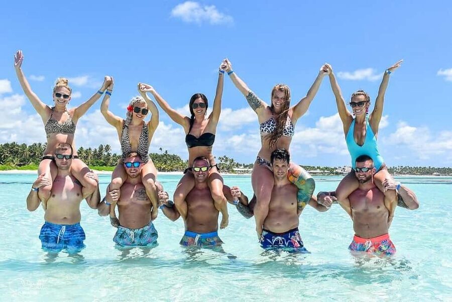 Saona Exclusive Catamaran – Small Group Experience - The beach stop: amenities and calm turquoise water before Saona Island