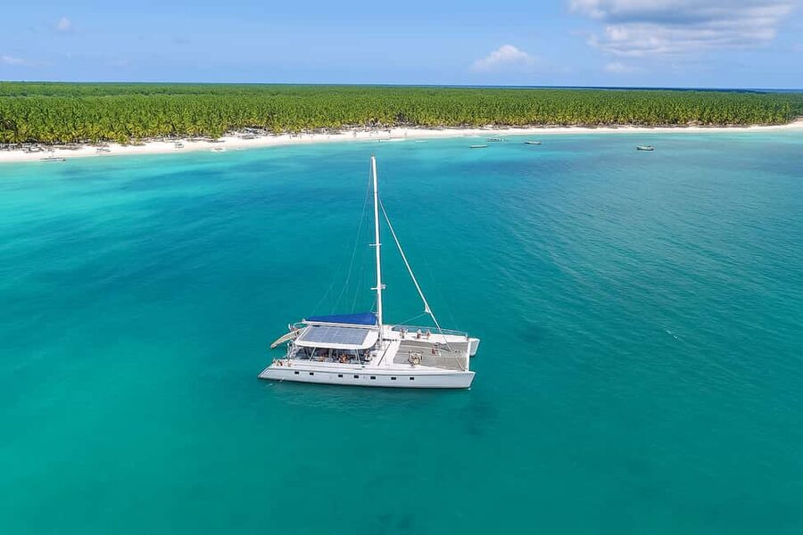 Saona Exclusive Catamaran – Small Group Experience - Sailing back by sail: a smoother finish toward Bayahibe