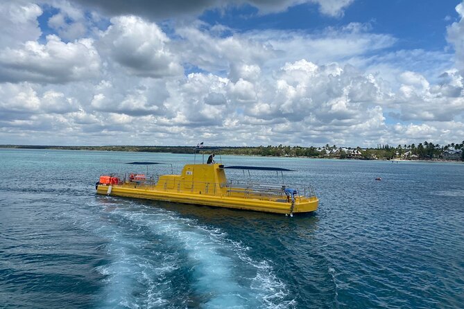 Saona Island at Yellow Submarine Exclusive Tour from Punta Cana - Piscina Natural Saona: starfish spotting in 30 minutes