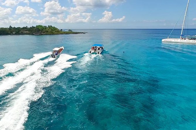 Saona Island Excursion from Bayahibe - Photographer and souvenir pressure: how to handle the sales part