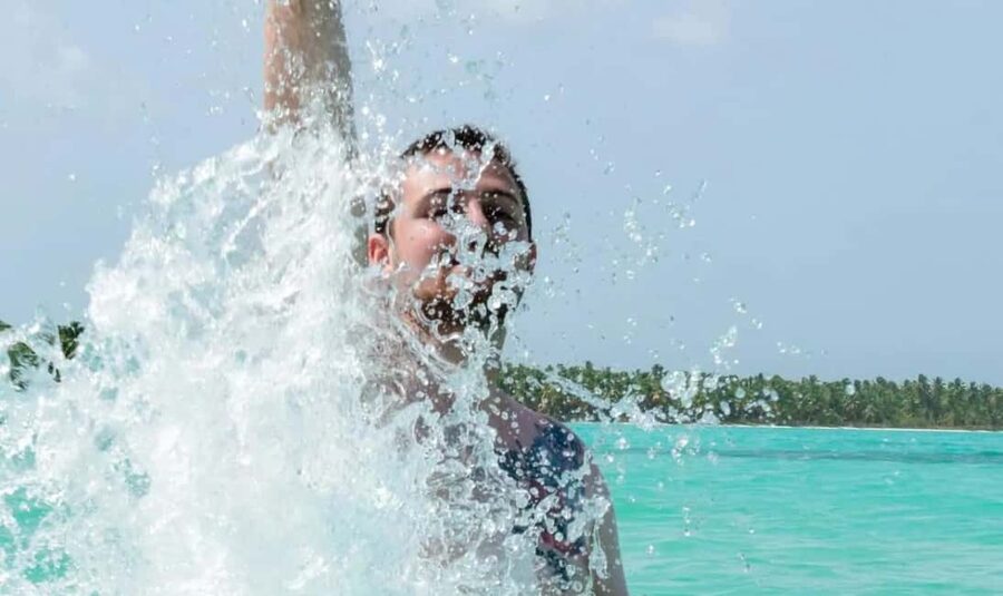 Saona Island From Santo Domingo With Catamaran, Food & Drink - Bayahibe to Saona: speedboat versus catamaran ride