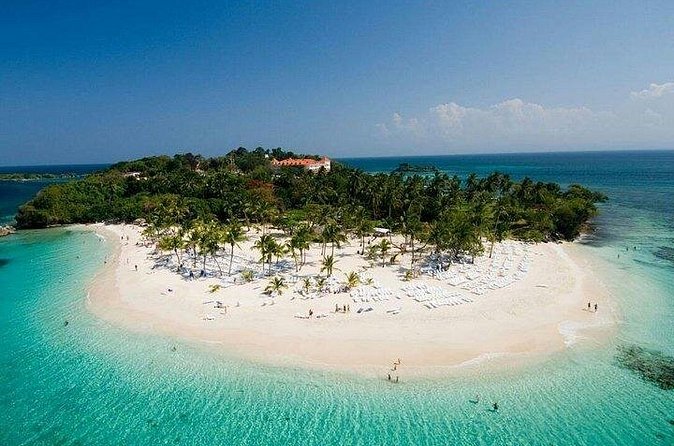 Saona Island Private +8 People Platinum Transfer - Saona Island Itself: What Makes the Island Feel Special