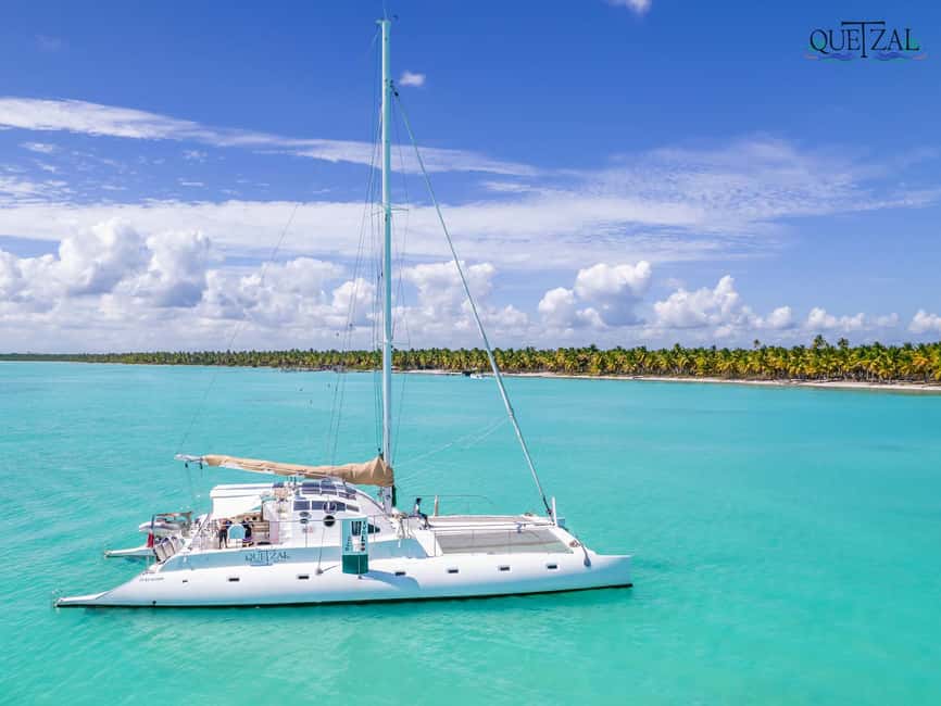 Saona island - Small group tour - Luxury catamaran - Quetzal catamaran: luxury sailing without the party noise