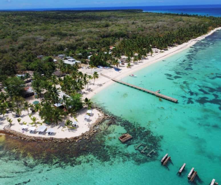 Saona island - Small group tour - Luxury catamaran - The return cruise: quiet sailing back to Bayahibe