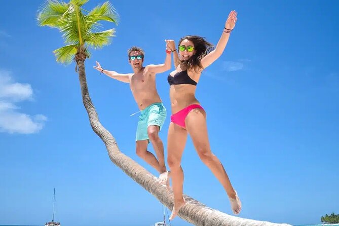 Saona Island Tour from Punta Cana with Lunch, Open Bar & Pickup - Catamaran to the Natural Pool: the swim stop that sets the tone