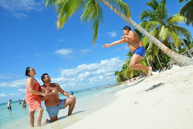 Saona Platinum Beach Day - Included extras: photographer guide, local guide, and the photo decision