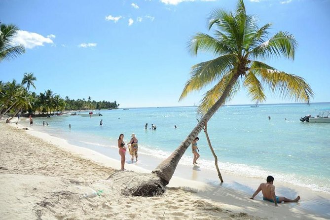 Saona Platinum Beach Day - Bayahibe catamaran cruise: open bar and crew energy
