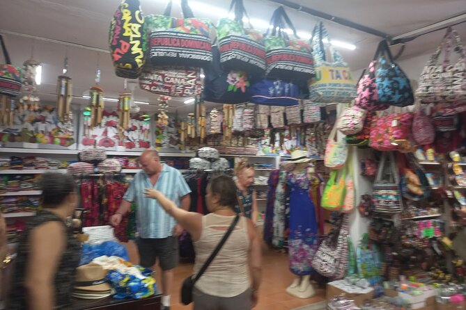 Shopping or souvenirs in Plaza Bávaro - What to Bring So Shopping Doesn’t Turn Into Stress
