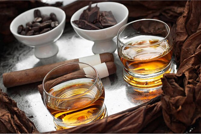 Shopping tour Punta Cana rum cigars coffee larimar chocolate souvenirs mamajuan - Tobacco Museum and cigar tasting: the educational part that makes shopping easier