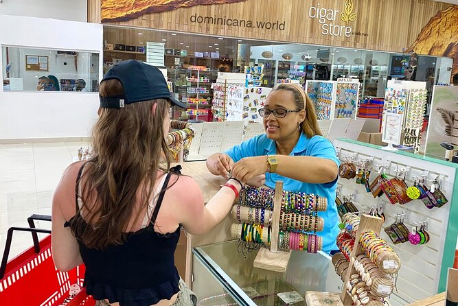 Shopping tour Punta Cana rum cigars coffee larimar chocolate souvenirs mamajuan - Chocolate factory and organic coffee: the best souvenir strategy for cravings