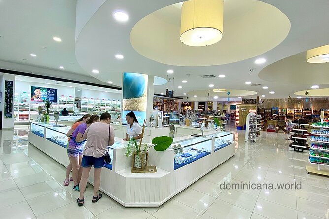 Shopping tour Punta Cana rum cigars coffee larimar chocolate souvenirs mamajuan - Larimar history, paintings, and pottery: buying with a story attached