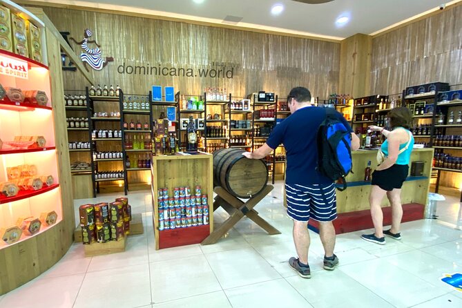 Shopping tour Punta Cana rum cigars coffee larimar chocolate souvenirs mamajuan - Rum and mamajuana tasting: what to expect from the drink section