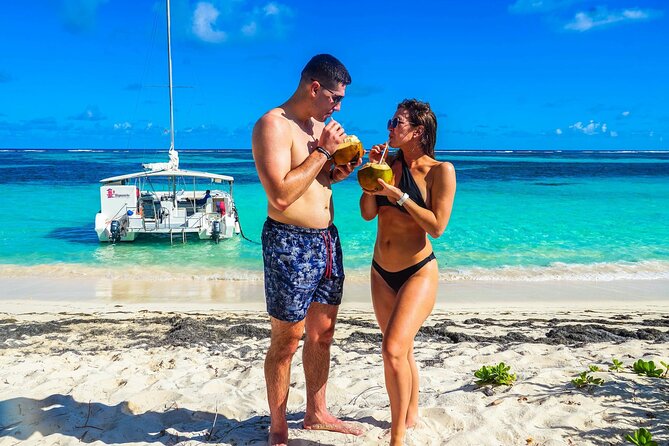 Snorkeling and Swimming on a Caribbean Cruise by Sharky Catamarans - Food, Snack, and Open Bar: The Stuff That Makes It Feel Like a Real Day Out