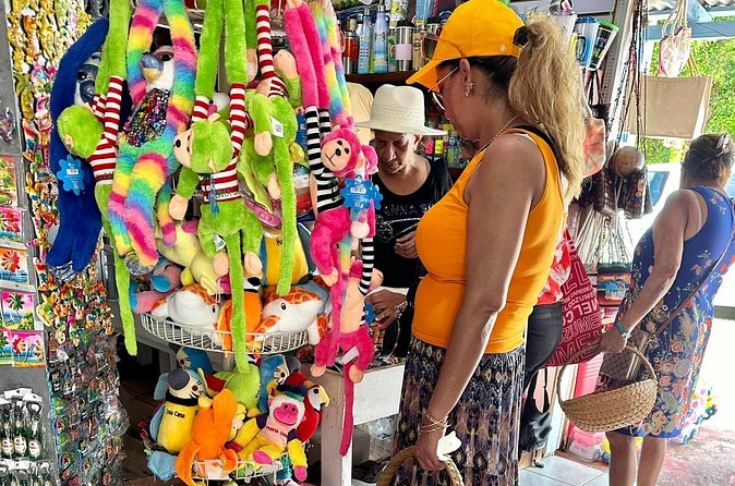 Tour of Souvenirs, Shopping in Punta Cana with Transportation Included - Rum, Cigars, Coffee, and Chocolate: Gifts With a Clear Point