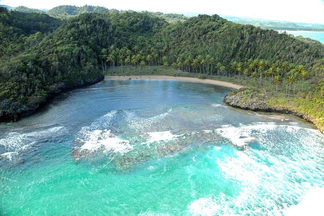 Tour to Montana Redonda (Round Montain) & Costa Esmeralda Beach - Guides and drivers: why the day feels personal