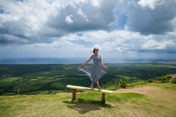 Tour to Montana Redonda (Round Montain) & Costa Esmeralda Beach - Your summit meal: hot food with a view