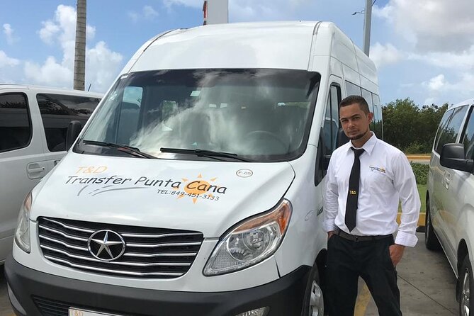 Transfers of 1-6 people Punta Cana area - Hotel pickup with a sign (and fewer guessing games)