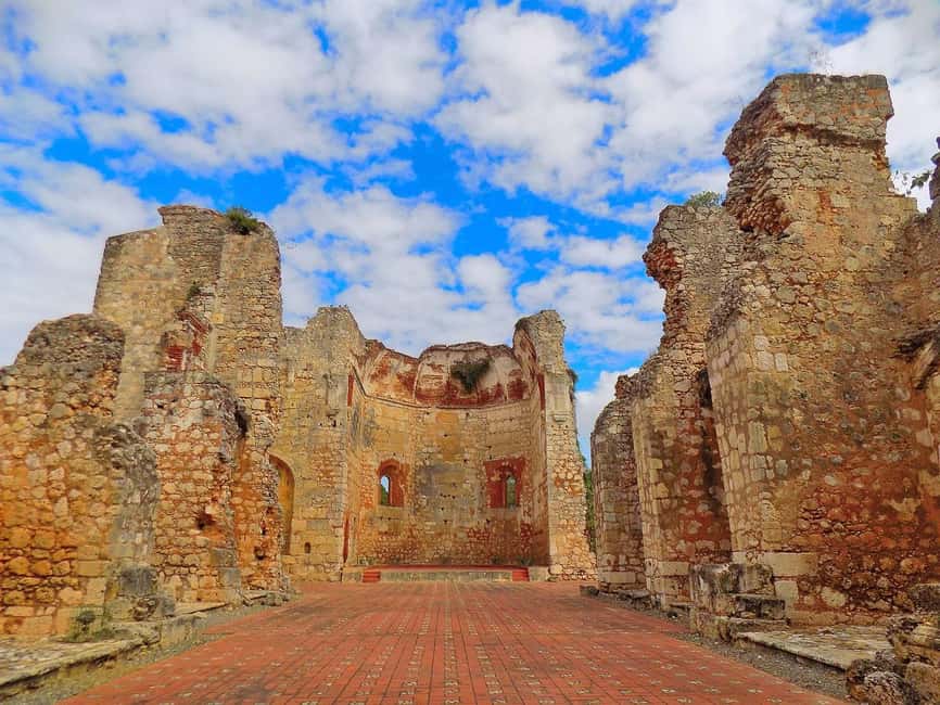 Zona Colonial Hictorical Tour with a local artist - Santo Domingo’s Colonial Zone turns into a timeline you can walk